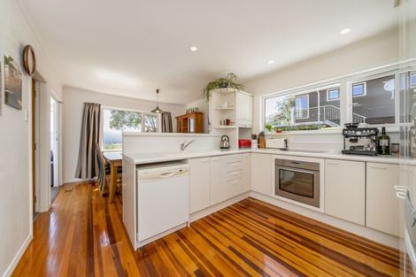 Photo of property in 16 Raynham Way, Silverstream, Upper Hutt, 5019