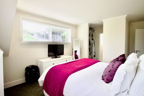 Photo of property in 17a Target Road, Totara Vale, Auckland, 0629