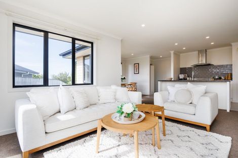 Photo of property in 12 Gibraltar Way, Fitzherbert, Palmerston North, 4410