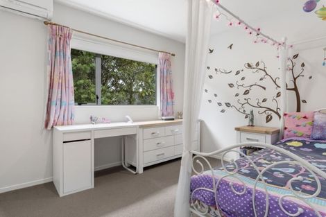 Photo of property in 2/23 Sunset Road, Totara Vale, Auckland, 0632