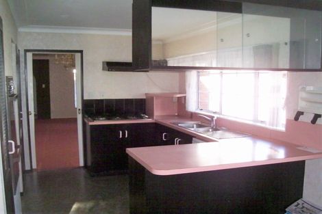 Photo of property in 2 Framalda Place, Conifer Grove, Takanini, 2112