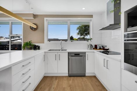 Photo of property in 64 Nevada Drive, Merrilands, New Plymouth, 4312