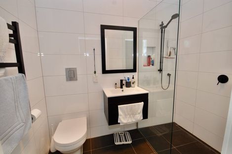 Photo of property in 1/20 Sulphur Beach Road, Northcote Point, Auckland, 0627