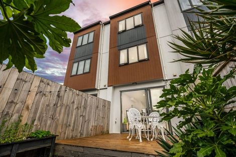Photo of property in 6/3 Abbotleigh Avenue, Te Atatu Peninsula, Auckland, 0610
