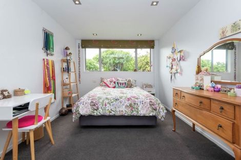 Photo of property in 74 Fisher Parade, Sunnyhills, Auckland, 2010