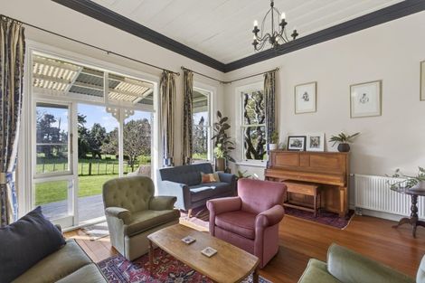 Photo of property in 1 Kahikatea Street, Inglewood, 4330