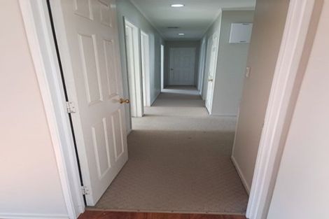 Photo of property in 1 Jay Court, Botany Downs, Auckland, 2010