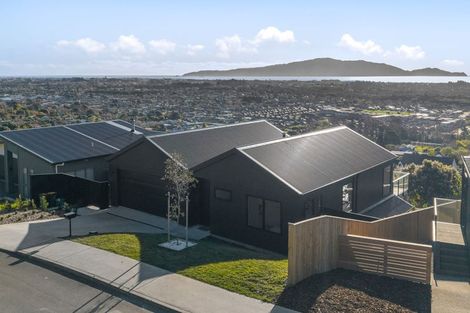 Photo of property in 86 Kotare Street, Waikanae, 5036