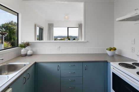 Photo of property in 16 Santiago Crescent, Unsworth Heights, Auckland, 0632