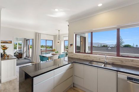Photo of property in 11 Island View Terrace, Waikanae Beach, Waikanae, 5036