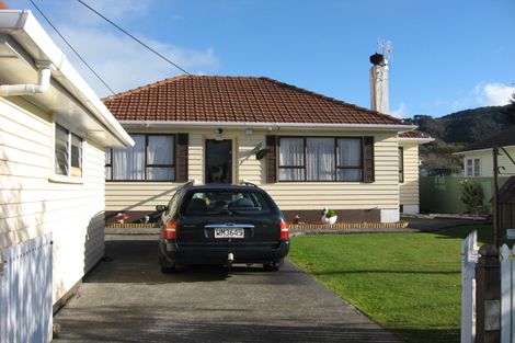 Photo of property in 37 Wainuiomata Road, Wainuiomata, Lower Hutt, 5014