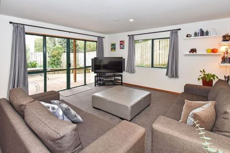 Photo of property in 1/10 Hilltop Road, Clover Park, Auckland, 2019