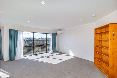 Photo of property in Rangeview Villas, 17/9 Fuller Close, Levin, 5510