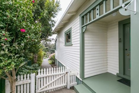 Photo of property in 78 Napier Terrace, Hospital Hill, Napier, 4110