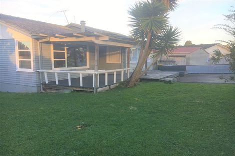 Photo of property in 1 Barnfield Place, Glendene, Auckland, 0602