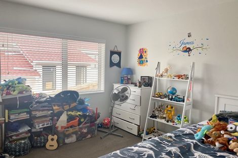 Photo of property in 18 Breenagh Place, Massey, Auckland, 0614