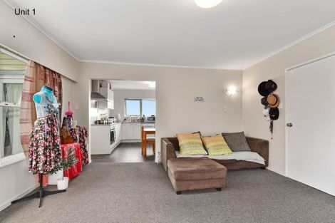 Photo of property in 71 College Road, Northcote, Auckland, 0627