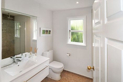 Photo of property in 52 Collins Avenue, Tawa, Wellington, 5028