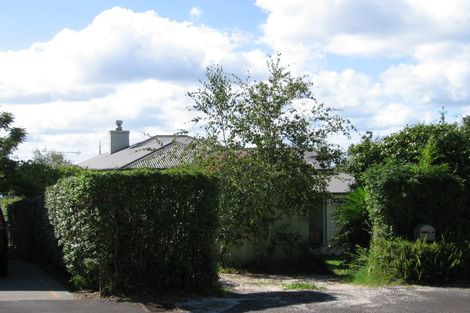 Photo of property in 12 Second Avenue, Stanley Point, Auckland, 0624