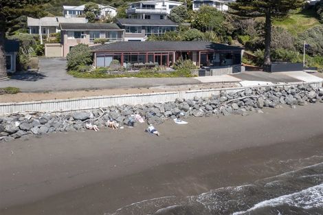 Photo of property in 2/33 Beach Road, Paekakariki, 5034