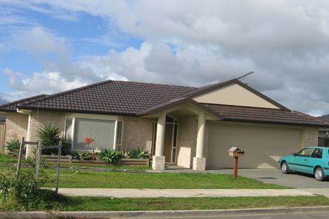 Photo of property in 16 Cambrian Crescent, Flat Bush, Auckland, 2016