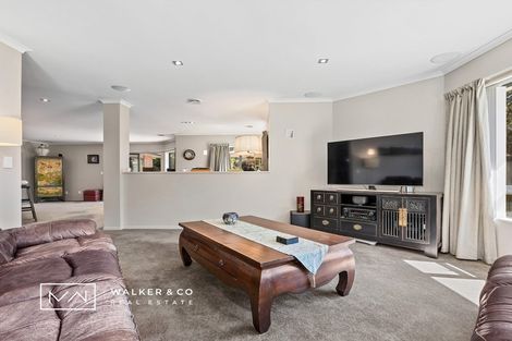 Photo of property in 30 Aragon Grove, Kingsley Heights, Upper Hutt, 5018