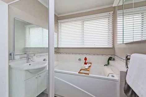 Photo of property in 4/8 Lee Road, Taradale, Napier, 4112