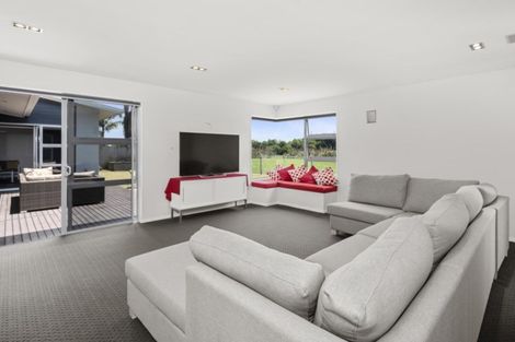 Photo of property in 115 Oriental Parade, Papamoa Beach, Papamoa, 3118