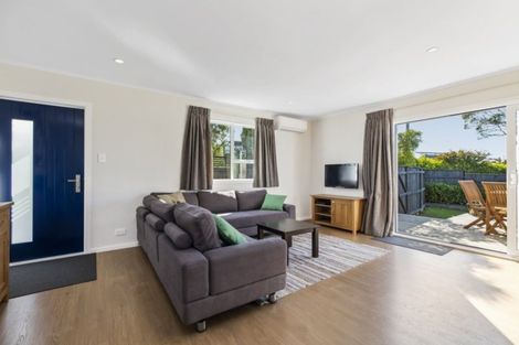 Photo of property in 1/298 Glenfield Road, Glenfield, Auckland, 0629