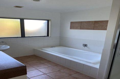 Photo of property in 2/18 Teal Crescent, Beach Haven, Auckland, 0626