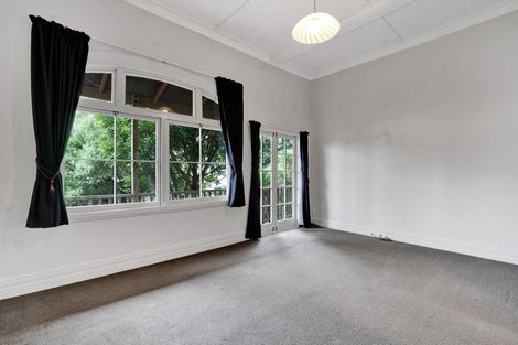 Photo of property in 35 Belt Road, Moturoa, New Plymouth, 4310