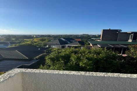 Photo of property in 2/7 Calypso Place, Rothesay Bay, Auckland, 0630