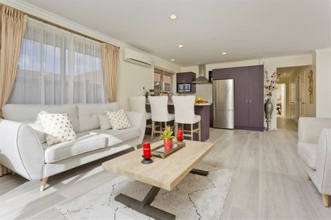 Photo of property in 5 Apsley Rise, Henderson, Auckland, 0612