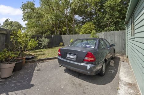 Photo of property in 18 Young Grove, Stokes Valley, Lower Hutt, 5019