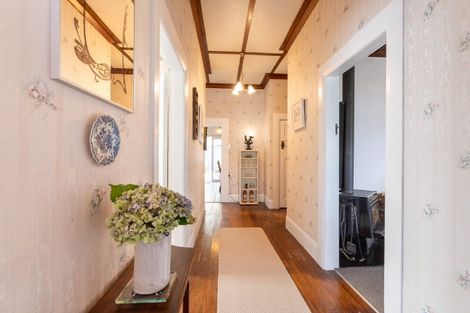 Photo of property in 16 Chamberlain Street, Dannevirke, 4930