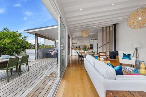 Photo of property in 34 Neil Avenue, Te Atatu Peninsula, Auckland, 0610