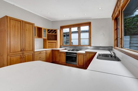 Photo of property in 35 Belt Road, Moturoa, New Plymouth, 4310