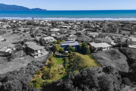 Photo of property in 11 Pharazyn Avenue, Waikanae Beach, Waikanae, 5036