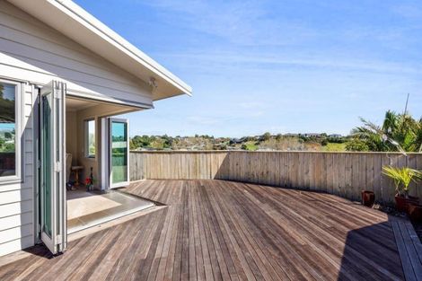 Photo of property in 4a Marchant Place, Westown, New Plymouth, 4310