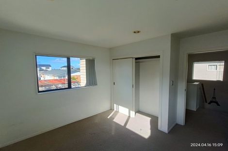 Photo of property in 17 Bordeaux Parade, Te Atatu South, Auckland, 0610