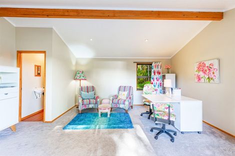 Photo of property in 17 Outlook Road, Greenhithe, Auckland, 0632