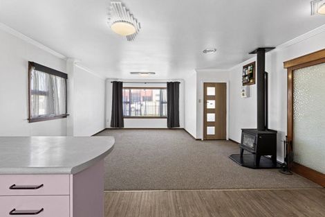 Photo of property in 84 Glover Road, Hawera, 4610