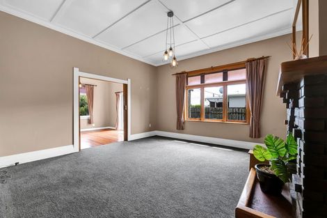 Photo of property in 10 Cameron Street, Hawera, 4610