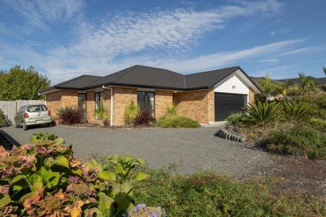 Photo of property in 16 Lynley Park Drive, Omokoroa, 3114