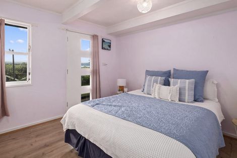 Photo of property in 11 Rika Place, Kawaha Point, Rotorua, 3010