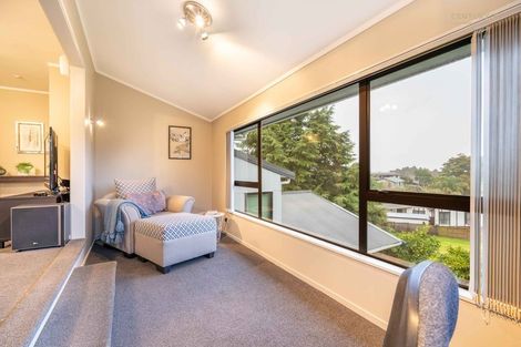 Photo of property in 5 Palmetto Place, Goodwood Heights, Auckland, 2105