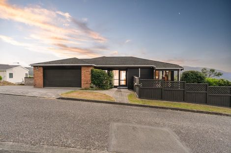 Photo of property in 91 Woodman Drive, Tawa, Wellington, 5028