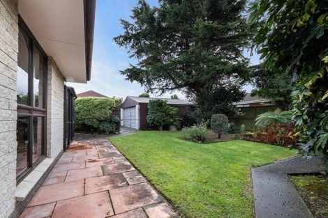 Photo of property in 22 Broadfell Avenue, Avonhead, Christchurch, 8042
