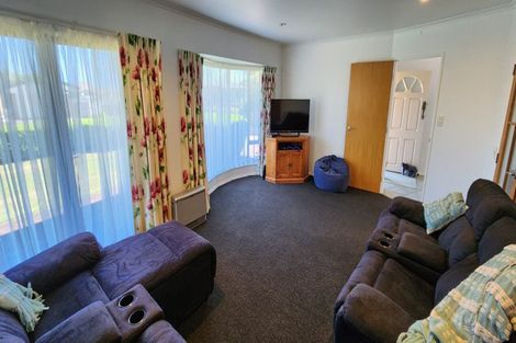 Photo of property in 8 Frank Frethey Place, Highlands Park, New Plymouth, 4312