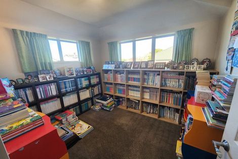 Photo of property in 135 Memorial Avenue, Burnside, Christchurch, 8053